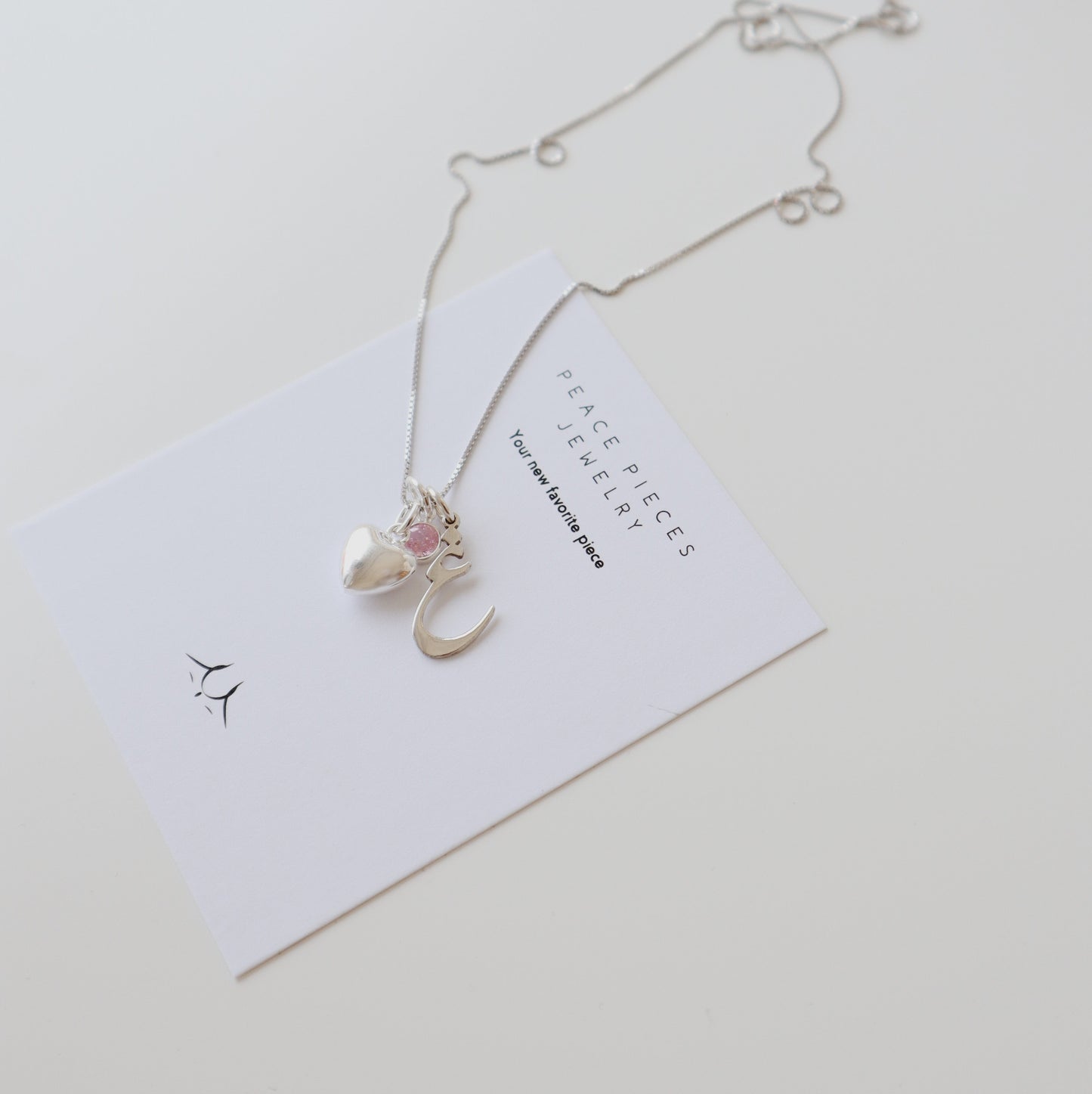 سنسال حرف (غ) مع حجر وقلب