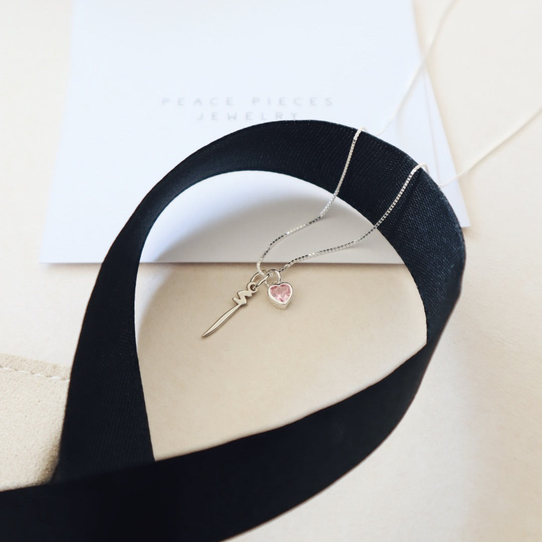 سنسال حرف (أ) مع قلب زهري