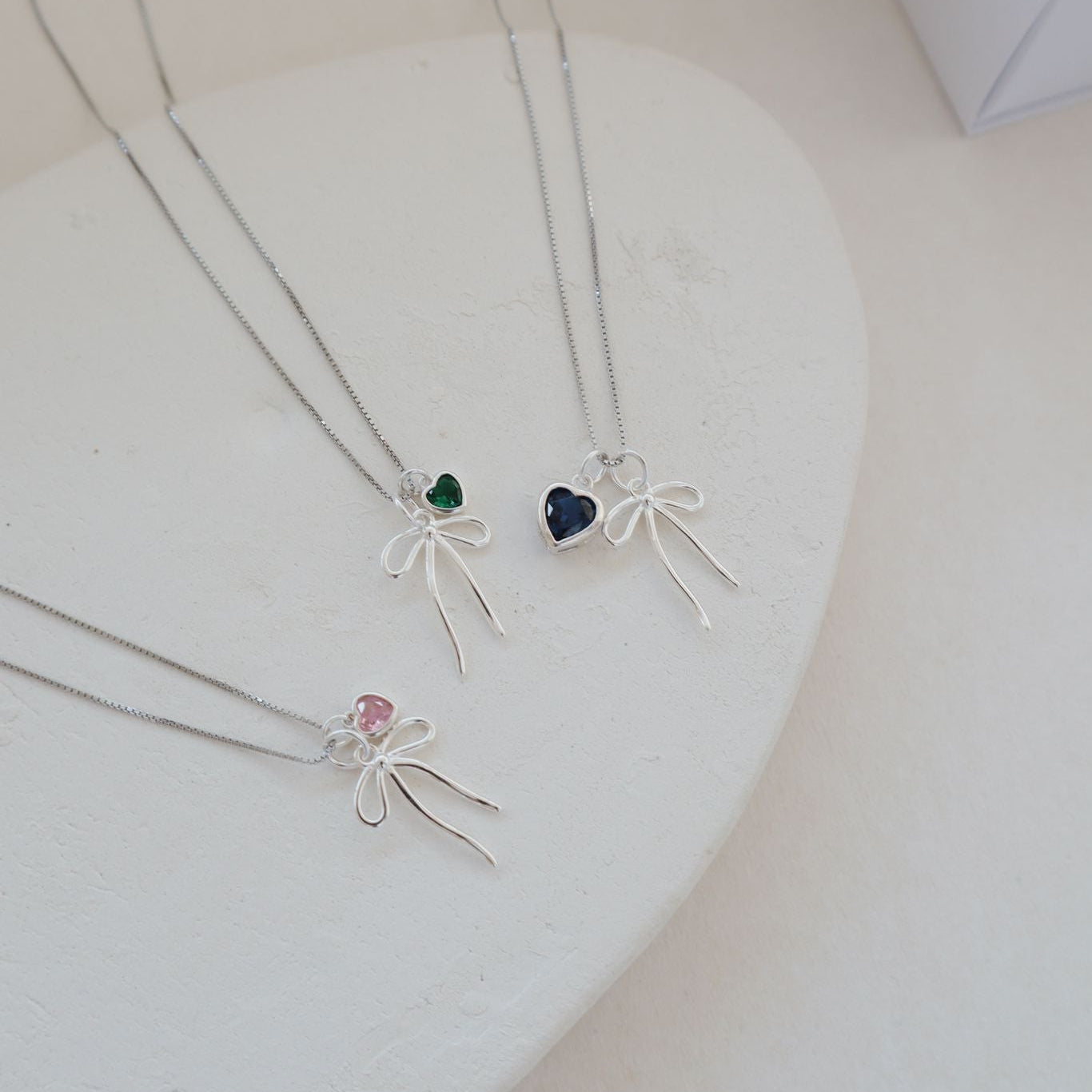 سنسال ببيونة مع قلب Bow & Heart Necklace PeacePiecesJewelry