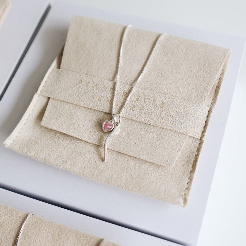 سنسال حرف (م) مع قلب زهري