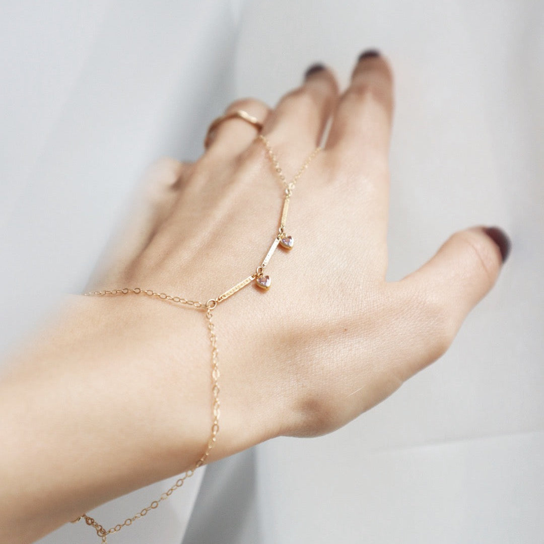 Zeina Gold Hand Chain (3 Blocks) - PeacePiecesJewelry